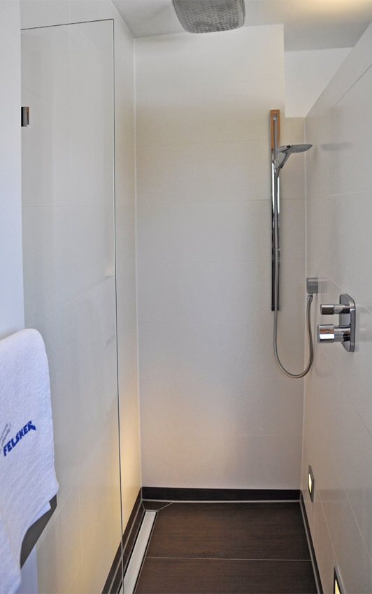 Wohlfühlwelten im neuen Haus: Dusch- und Wannenbad, Gästebadezimmer und Gäste-WC